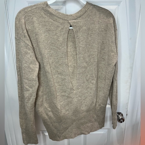 EUC Vince Sweater with open slot in back size small - Picture 1 of 4